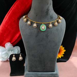 คุณภาพสูง unut kundan & สร้อยคอโลหะพรีเมี่ยมหรูหราสง่างามที่ไม่ซ้ำกับเสร็จสิ้นไร้ที่ติสำหรับทุกโอกาส - Product Image 2