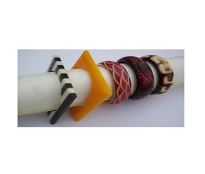 Fournisseur en gros de bracelets en résine époxy, couleur jaune et blanche, bracelet pour femmes, accessoires de mode / bijoux en lucite faits à la main pour filles - Product Image 5