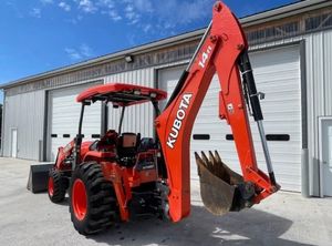 รถแทรกเตอร์ KUBOTA M62 รุ่นใหม่ พร้อมที่ตักด้านหน้าและรถขุดด้านหลังสำหรับขาย - Product Image 2