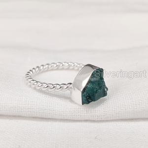 Bague pour femme en argent sterling 925 avec pierre brute naturelle d'apatite bleue torsadée, idéale pour Noël - Product Image 3