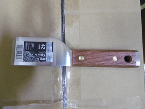 Grattoir de type P japonais avec manche en bois et lame en acier inoxydable de 42 mm pour usage industriel et bricolage - Product Image 3