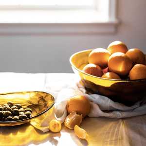 Bandejas y cuencos de lujo de resina epoxi que realzan la belleza del hogar en ocasiones festivas como el Eid, Ramadán y Navidad. - Product Image 3