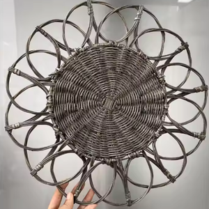 Assiette de charge en bambou fabriquée à la main fleur frange assiette en rotin en osier TUYET DUNG modèle de marque FAD4 pour la décoration de vacances fabriqué - Product Image 4