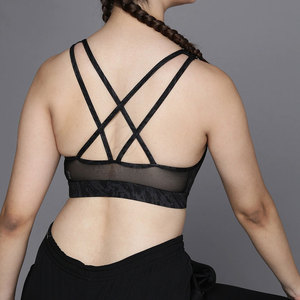 เสื้อชั้นในกีฬาสำหรับผู้หญิง ผลิตในประเทศปากีสถาน ผลิตจากผ้าสแปนเด็กซ์และโพลีเอสเตอร์ - Product Image 2