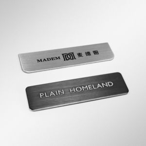 Targhette adesive in metallo con Logo del marchio sublimazione in bianco personalizzato - Product Image 1