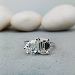 ¡Anillo de boda de compromiso de moissanita VVS solitario elegante personalizado en oro de 14K 925 Plata 18K para fiestas de aniversarios 100% de moda! - Product Image 1