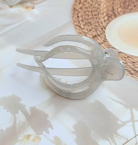 Elegant Large <b>Hair</b> <b>Claw</b> Clip for Women Strong Hold Non Slip <b>Hair</b> Accessories for Thick and Long <b>Hair</b> Available at Best Prices - Product Image 3