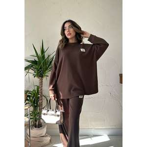 ชุดเสื้อสเวตเตอร์และกางเกงผ้าลูกฟูกสีน้ำตาลคลาสสิกสำหรับผู้หญิง ขายส่ง - Product Image 3