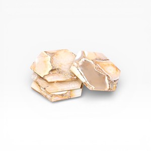 Sous-verres ronds en agate blanche avec bord plaqué or naturel Sous-verres en pierre élégants pour la décoration de table - Product Image 3