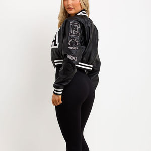 Chaqueta universitaria de béisbol para mujer, elegante, de cuero PU negro con parches de letras llamativas, forro suave y estilo bomber corto. - Product Image 6