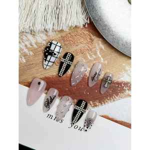 Faux ongles Midnight Cross Press au design élégant et stylé pour les passionnés de nail art - Product Image 2