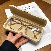 Étui rigide en métal pour lunettes de soleil et de lecture en cuir PU grainé personnalisé avec bord ondulé et charnière à ressort