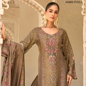 Shalwar Kameez en imprimé numérique pur Maslin avec travail à la main Aari, style avec bas en viscose rayonne et dupatta imprimé - Product Image 1