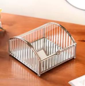 Boîte à bijoux en verre avec cadre en métal doré de style unique et élégant, boîte à bijoux décorative haut de gamme - Product Image 6