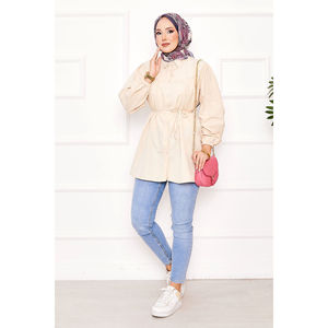 Chemise décontractée beige style robe, coupe modeste avec taille froncée et cordon de serrage, en tissu popeline - Product Image 1