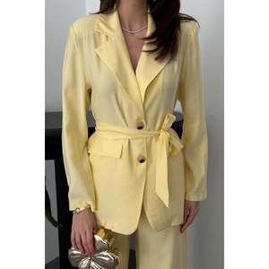 ชุดเสื้อแจ็คเก็ตคาดเข็มขัดสีเหลืองและกางเกงขายาว - สีเหลือง - Product Image 4