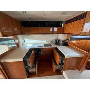 Fairline Squadron 65 Cabin Cruisers Embarcaciones de Lujo Premium para una Experiencia Óptima en el Agua - Product Image 1