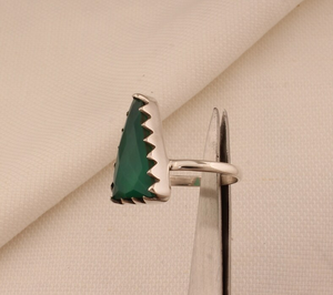 แหวนแต่งงานเงินแท้925ทำด้วยมือพลอยสีเขียวนิลครึ่งง่ามสามเหลี่ยมสำหรับผู้ชายผู้หญิงของขวัญไอเดียของขวัญครึ่งแข็ง - Product Image 2