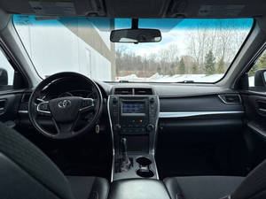 Voiture d'occasion de qualité abordable, Toyota Camry SE 2017, conduite à gauche - Product Image 2