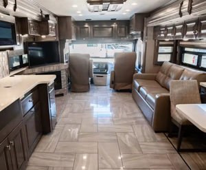 Autocaravana Usada 2025 2024 2026 Fleetwood American Tradition 42V, Remolque de Viaje - Product Image 3