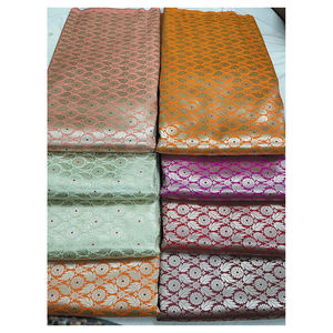 Tissu jacquard de luxe non tissé pour vêtements de mode de mariage, vêtements pour femmes de qualité supérieure, fabrication en polyester/nylon/métallique - Product Image 1