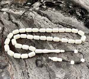 Accessoires de prière Tasbih magnifiquement conçus Tasbih en gros avec résine naturelle Formes de perles uniques Perles de prière vibrantes - Product Image 4