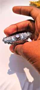 Bague en argent sterling avec pierre de lune violette ovale taillée en bélière, design empilable, pour les occasions spéciales - Product Image 2