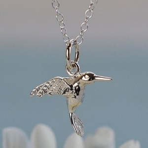 Collana con Ciondolo Colibrì Placcato Oro, Taglio Smeraldo, in Acciaio Inossidabile con Incastonatura a Castone, Regalo per Ogni Occasione - Product Image 3