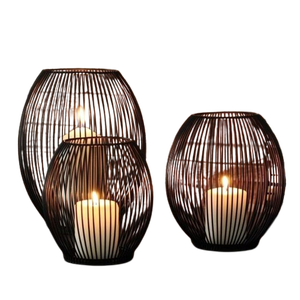 Juego de 4 linternas navideñas de hierro y vidrio Color negro mate Diseño clásico Linterna al aire libre para decoración de bodas a granel - Product Image 5