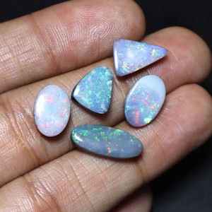 Ópalo Doble Azul Fuego Natural Australiano Cabujón 11x8mm-17x7mm Formas Mixtas de Alta Calidad para Joyería - Product Image 1