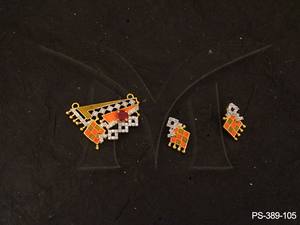 Ensemble de pendentifs AD fabriqués à la main Bijoux traditionnels élégants pour femmes Mariages et occasions spéciales - Product Image 5