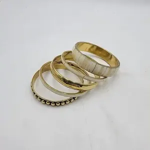 Brazalete de moda de madera y resina de diseño moderno para mujeres y niñas Múltiples colores Venta caliente - Product Image 4
