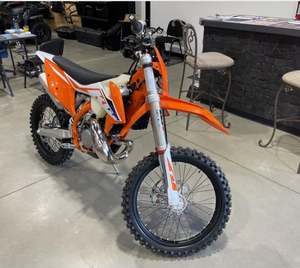 VENTA DE LIQUIDACIÓN 2023 K-TM 150 XC-W NUEVA, MOTOCICLETA USADA - SE VENDE A PRECIO DE COSTO! !! CON 1 AÑO DE GARANTÍA Y ENVÍO RÁPIDO - Product Image 4