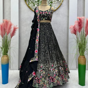 Vêtements de mariage de créateur Lehenga Choli avec fil et séquence pour les fêtes - Product Image 1