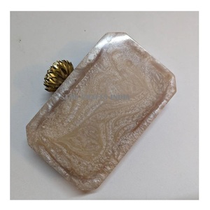 Personalización menor completa Producto terminado Bolsa india de lujo Regalo de Navidad Diseñador Forma irregular Fregona de resina Embrague táctil de metal - Product Image 6