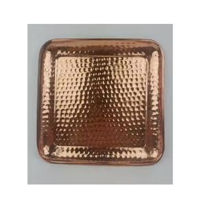 Hotel & Home, bandeja para servir alimentos de forma cuadrada con diseño martillado Chapado en cobre, uso en la cocina, bandejas de vajilla de lujo con asas de hojas - Product Image 1