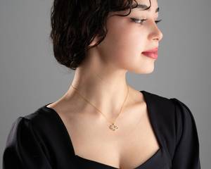 สร้อยคอทองสแตนเลสสตีลลายดอกบัวคลาสสิก จี้ดอกบัวประดับพลอยซิทริน สีเงิน ของขวัญประจำเดือนพฤศจิกายน - Product Image 4