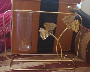 Vase de créateur exclusif avec gravure florale idéal pour la décoration intérieure de luxe et les cadeaux en gros de l'Inde - Product Image 1