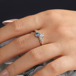 Anillo de Promesa Jeulia con Dos Corazones, Chapado en Oro Rosa, Personalizado - Product Image 6