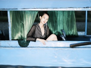 Robe midi à manches longues pour femmes avec col fendu Taille élastique Robe midi XAVIA Tissu non froissé du Vietnam - Product Image 5