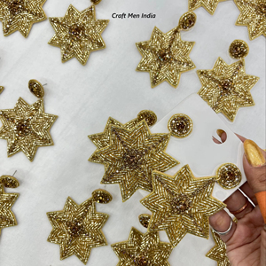 Pendientes de tuerca con cuentas bohemias personalizados, cuentas de semillas hechas a mano a la moda, perlas de imitación, diseño de copo de nieve de Navidad bohemio para mujer - Product Image 1