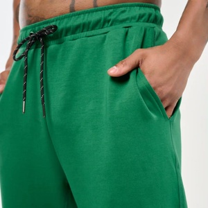 Pantalones Deportivos Personalizados de Felpa Técnica para Correr y Gimnasio, Pantalones Deportivos Ajustados para Hombre, los Mejores Pantalones Deportivos Personalizados de Color Verde Sólido para Hombre - Product Image 4