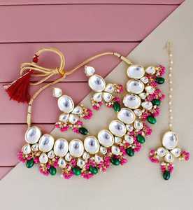 Conjunto de collar de alta calidad de Latón chapado en oro para mujer cadena de hilo Kundan de perlas de estilo étnico nupcial indio para bodas - Product Image 1