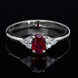 แหวนผู้หญิงทองคำขาว 14K ชุบโรเดียม ดีไซน์สามเม็ดทรงเรียว ประดับเพชรทรงกลมเจียระไนแบบบริลเลียนท์ธรรมชาติ - Product Image 2