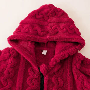 Veste de sport de plein air pour garçon avec logo à capuche Vente en gros Manteau au design simple Veste imperméable adaptée à l'enfant - Product Image 3