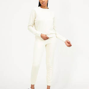 ชุดเซ็ตเสื้อฮู้ดครอปปักโลโก้แบบกำหนดเองพร้อมกางเกงจ็อกเกอร์ขายาวสำหรับผู้หญิง ชุดวอร์มฤดูหนาว 2 ชิ้น - Product Image 3