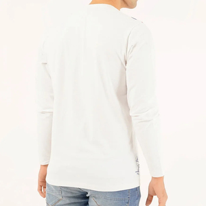 เสื้อยืดคอกลมแขนสั้นผู้ชายทรงปกติ ผ้าฝ้ายถัก 100% ระบายอากาศได้ดี สไตล์ลำลอง รุ่นฮิตปี 2025 จากโรงงาน OEM ขายส่ง - Product Image 2