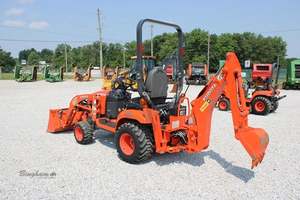 Tractor Kubota BX2680 de Alta Eficiencia, 25Hp, Diésel, 4x4, Subcompacto, Utilitario, Cortacésped, con Cargador Frontal - Product Image 4