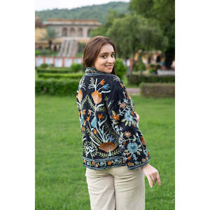 Veste en velours noir artisanale avec motif Suzani brodé, réversible en cuir suédé, grande taille, style bohème universitaire pour l'automne - Product Image 2