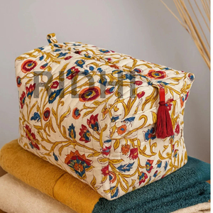 Sac de voyage grand format style vintage Sangria Rouge, écologique, en coton imprimé au bloc, matelassé, réutilisable, léger et durable - Product Image 6